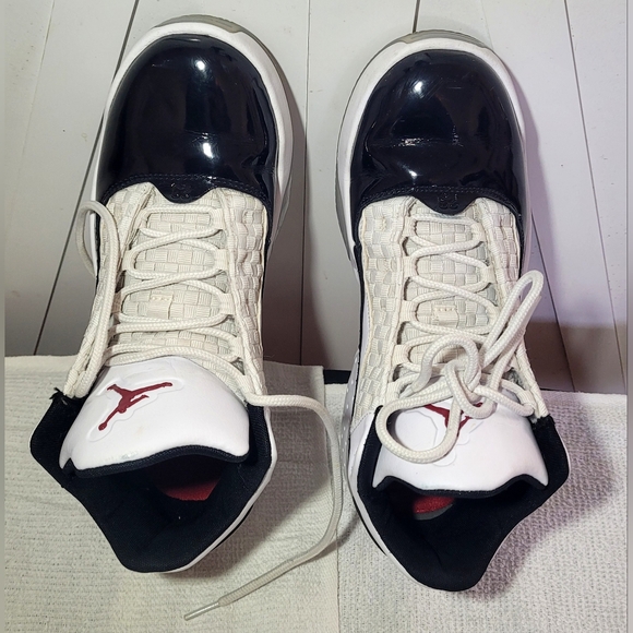 Jordan Nike Air Max Aura 2 Black Gym Red White - CK6636 102 Size 7